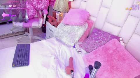 Snapshot of senniabella chatting on December 15, 4:48 pm Sennia online show from December 15, 4:48 pm