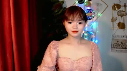 sensational_yeng online show from December 19, 9:33 pm