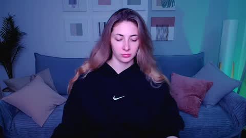 sensitiveheartt online show from April 8, 11:32 am