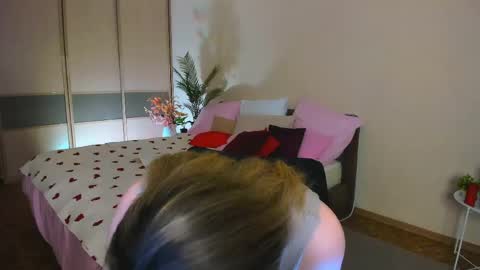 sensitiveheartt online show from April 17, 4:48 am