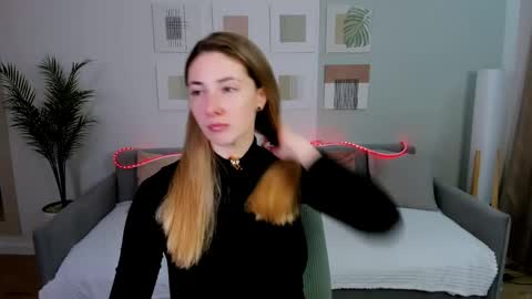 sensitiveheartt online show from April 21, 4:23 pm