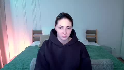 sensitiveheartt online show from April 22, 7:59 pm