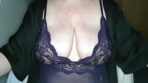 Snapshot of sensual_cris chatting on February 18, 10:38 am CRIS  online show from February 18, 10:38 am