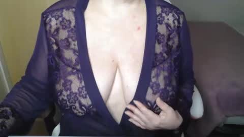 Snapshot of sensual_cris chatting on October 18, 8:26 am CRIS  online show from October 18, 8:26 am