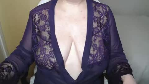 Snapshot of sensual_cris chatting on October 24, 2:02 pm CRIS  online show from October 24, 2:02 pm