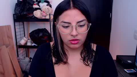 Snapshot of sensual_flame chatting on September 16, 2:40 pm Camille and sophie online show from September 16, 2:40 pm