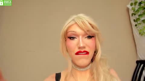 Mia online show from October 22, 1:06 am