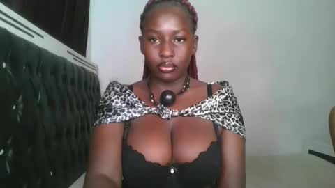 Snapshot of sensual_ria chatting on June 1, 6:15 am sensual_ria online show from June 1, 6:15 am