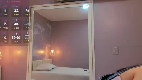 Snapshot of sensual_sophie_ chatting on September 25, 10:19 am Sophie online show from September 25, 10:19 am