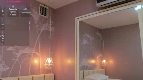 Snapshot of sensual_sophie_ chatting on October 2, 10:11 am Sophie online show from October 2, 10:11 am