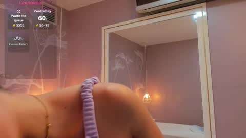 Snapshot of sensual_sophie_ chatting on October 12, 10:25 am Sophie online show from October 12, 10:25 am