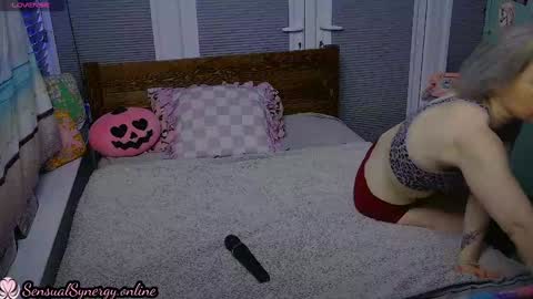 Snapshot of sensual_synergy_ chatting on December 3, 10:39 am SensualSynergy online show from December 3, 10:39 am