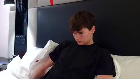 Snapshot of sensualalien chatting on December 2, 12:30 am Cam online show from December 2, 12:30 am