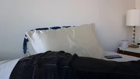 Snapshot of sensualalien chatting on February 19, 8:41 pm Cam online show from February 19, 8:41 pm