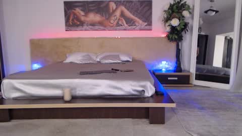 Snapshot of sensualhallie chatting on December 17, 5:47 pm Hallie online show from December 17, 5:47 pm