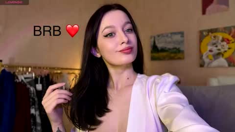 sensuallucy233 online show from December 17, 5:57 am