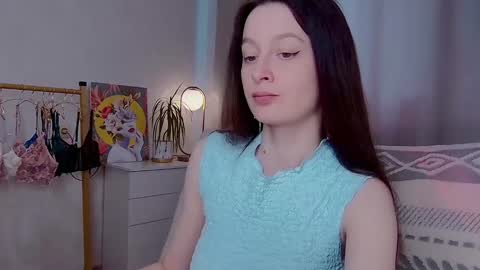 sensuallucy233 online show from June 1, 9:44 am