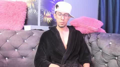 Snapshot of sensualsoulss chatting on September 13, 3:23 pm sensualsoulss online show from September 13, 3:23 pm