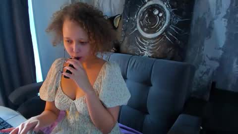 Snapshot of senya_sol chatting on March 11, 7:36 am senya_sol online show from March 11, 7:36 am