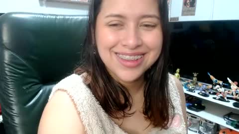 Snapshot of seraphim_01 chatting on June 15, 9:33 am lissa online show from June 15, 9:33 am