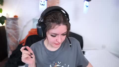 SeraReads online show from October 28, 2:09 pm