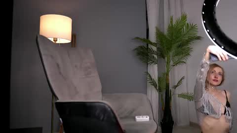 SerenaGrant online show from February 19, 5:36 am