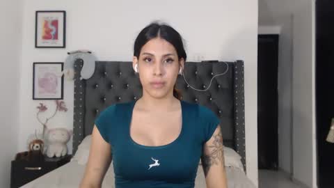 Snapshot of serenaroussee chatting on December 6, 2:24 am sararoussee online show from December 6, 2:24 am