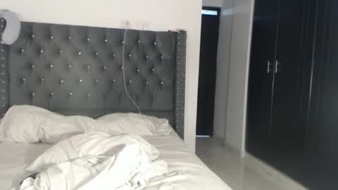 Snapshot of serenaroussee chatting on December 15, 2:41 am sararoussee online show from December 15, 2:41 am