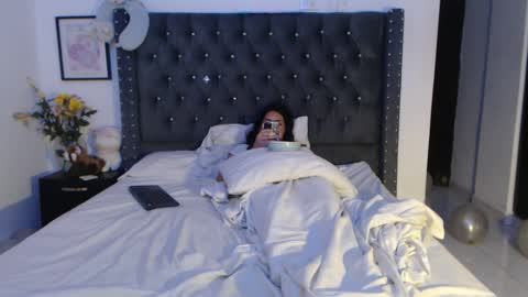 Snapshot of serenaroussee chatting on January 6, 4:36 am sararoussee online show from January 6, 4:36 am