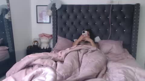 Snapshot of serenaroussee chatting on February 9, 6:58 pm sararoussee online show from February 9, 6:58 pm