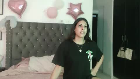 Snapshot of serenaroussee chatting on March 4, 3:11 am sararoussee online show from March 4, 3:11 am