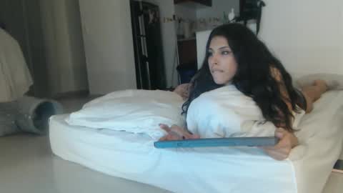 Snapshot of serenaroussee chatting on December 15, 2:16 am sararoussee online show from December 15, 2:16 am