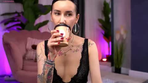 Serena online show from October 31, 11:11 am