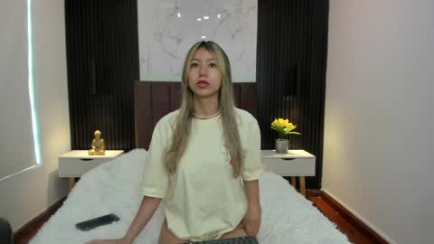 Snapshot of serene_waves chatting on January 23, 12:19 pm Serene online show from January 23, 12:19 pm