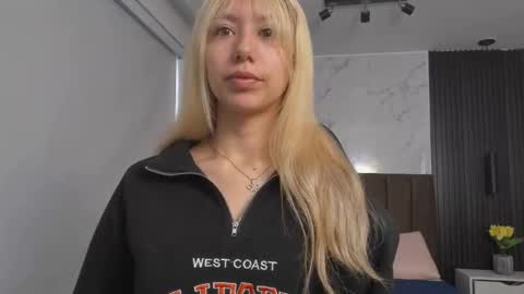 Snapshot of serene_waves chatting on October 4, 1:20 pm Serene online show from October 4, 1:20 pm