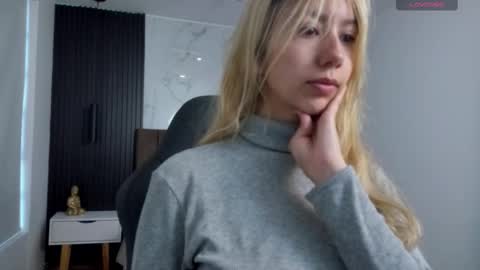 Snapshot of serene_waves chatting on October 10, 12:48 pm Serene online show from October 10, 12:48 pm