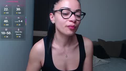 Snapshot of serenesophi chatting on May 3, 2:39 am SereneSophi online show from May 3, 2:39 am