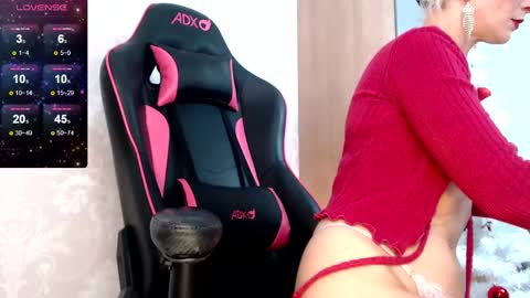 Snapshot of serenexxmilf chatting on December 22, 8:05 am serenexx  your MILF online show from December 22, 8:05 am