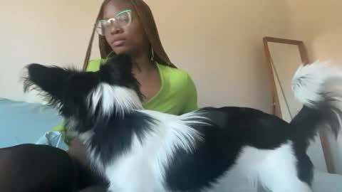 Serenity Bee   online show from November 18, 3:49 pm