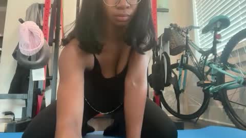 Snapshot of serenitybee chatting on April 26, 3:21 pm Serenity Bee online show from April 26, 3:21 pm