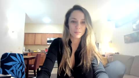Snapshot of serenityroseee chatting on June 19, 10:02 pm serenityroseee online show from June 19, 10:02 pm