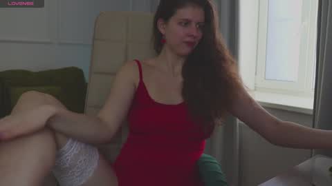 Snapshot of sereta_fin chatting on December 4, 10:35 am Hey Guys and Girls non-binary personalities  Im Sereta online show from December 4, 10:35 am