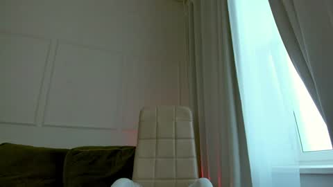 Snapshot of sereta_fin chatting on December 13, 10:41 am Hey Guys and Girls non-binary personalities  Im Sereta online show from December 13, 10:41 am