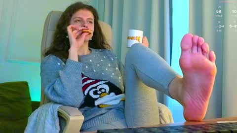 Snapshot of sereta_fin chatting on December 14, 10:56 am Hey Guys and Girls non-binary personalities  Im Sereta online show from December 14, 10:56 am