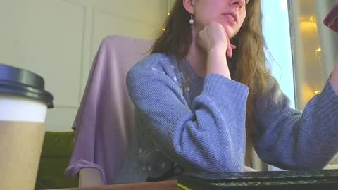 Snapshot of sereta_fin chatting on December 17, 10:23 am Hey Guys and Girls non-binary personalities  Im Sereta online show from December 17, 10:23 am