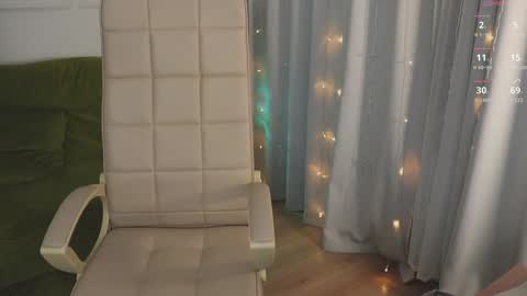 Snapshot of sereta_fin chatting on December 19, 4:46 pm Hey Guys and Girls non-binary personalities  Im Sereta online show from December 19, 4:46 pm