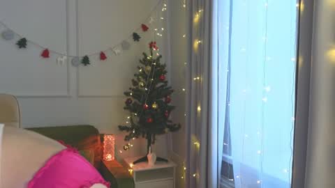 Snapshot of sereta_fin chatting on January 4, 10:38 am Hey Guys and Girls non-binary personalities  Im Sereta online show from January 4, 10:38 am