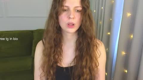 Snapshot of sereta_fin chatting on March 10, 10:37 am Hey Guys and Girls non-binary personalities  Im Sereta online show from March 10, 10:37 am