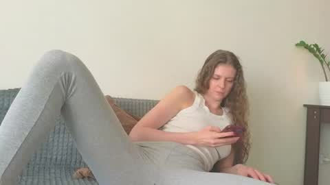 Snapshot of sereta_fin chatting on July 27, 11:06 am Hey Guys and Girls non-binary personalities Im Sereta online show from July 27, 11:06 am