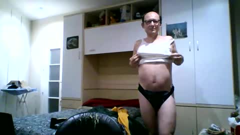 Snapshot of serrano49 chatting on December 2, 11:18 pm serrano49 online show from December 2, 11:18 pm